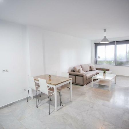 Apartmán Apartamento En La Carihuela Con Piscina Y Parking, Al Lado De La Playa Torremolinos Exteriér fotografie