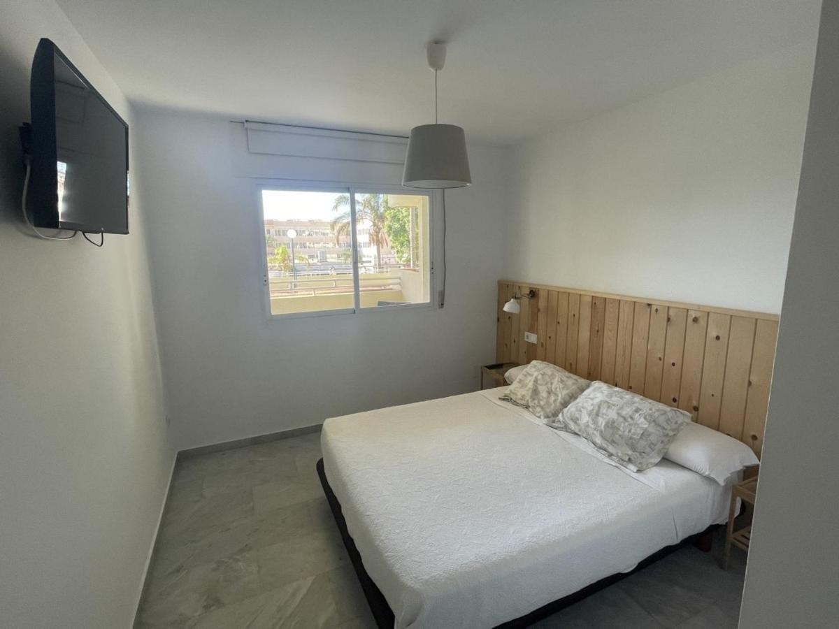 Apartmán Apartamento En La Carihuela Con Piscina Y Parking, Al Lado De La Playa Torremolinos Exteriér fotografie