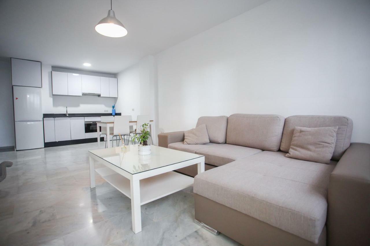 Apartmán Apartamento En La Carihuela Con Piscina Y Parking, Al Lado De La Playa Torremolinos Exteriér fotografie